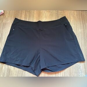 Athleta women’s size 16 black Brooklyn shorts EUC